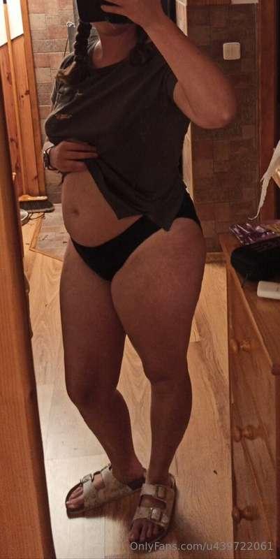 Thighs appreciation post 😊 They are getting so wide and fatt..