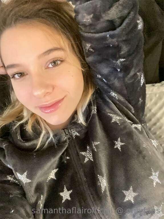 Couch titties