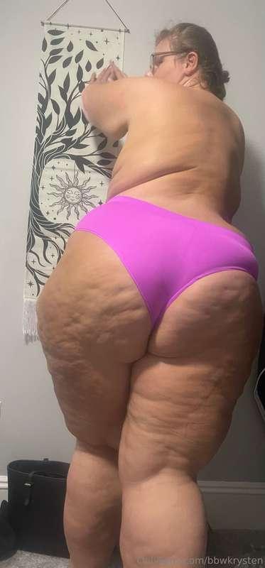 These cute neon panties are up for grabs! If you tip on this..