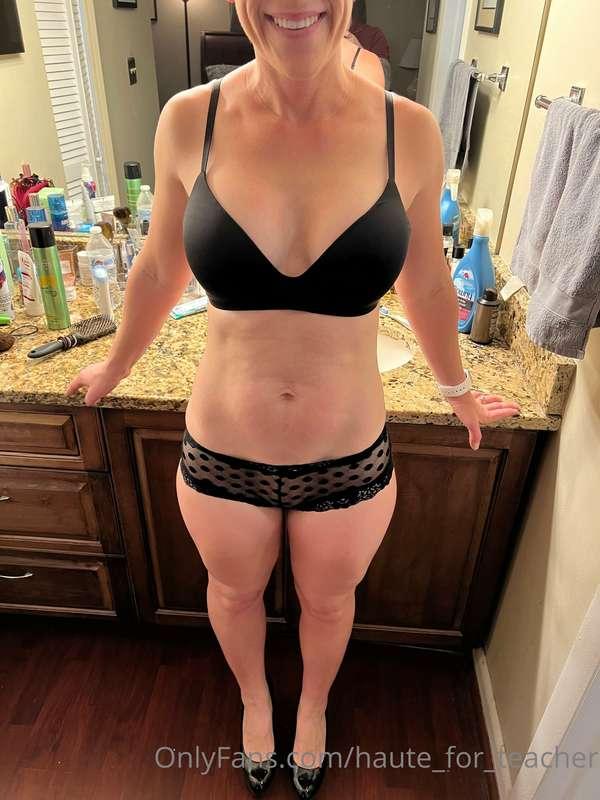 Good morning sunshine 🌞!  How does this lingerie set look fo..