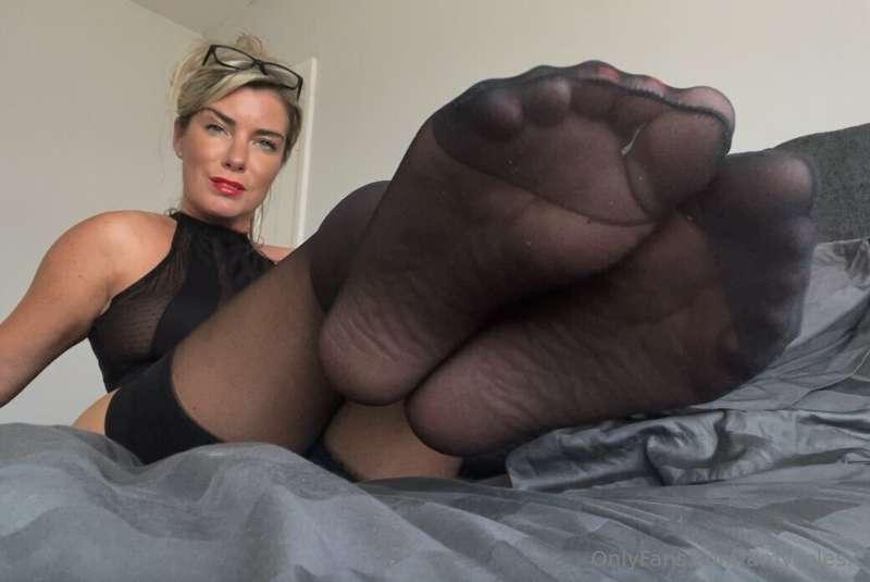 "Nylon JOI"
Full Clip in your DM's....