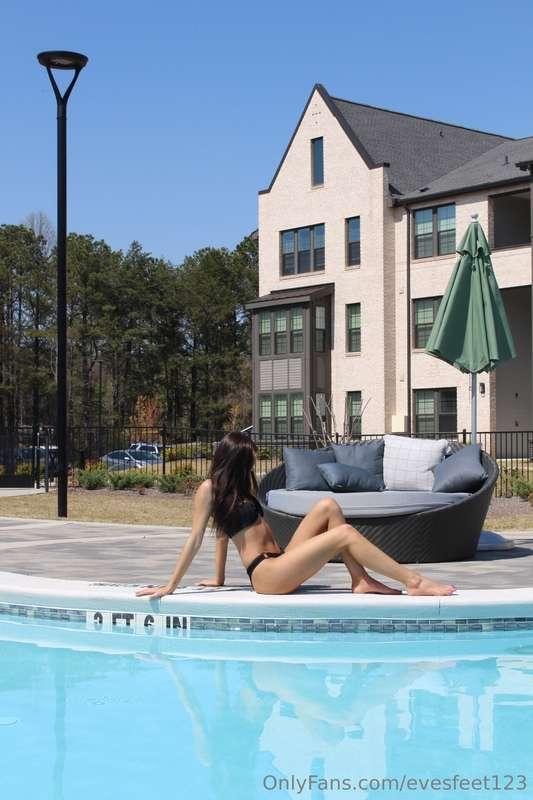 poolside kinda day