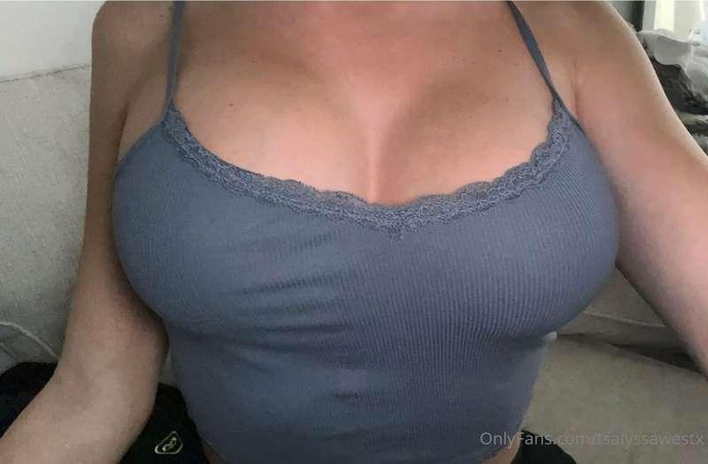 Do you want to see what's inside, babe?