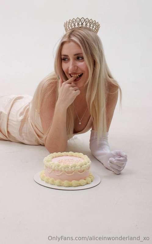 Enjoying life as much as this cake!🥰