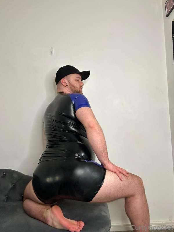 🍑🖤✨