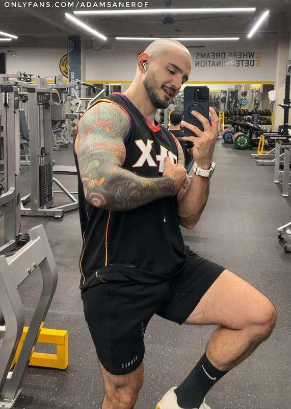 # At the gym 🆚 at home Oh did I forget to mention I had a li..