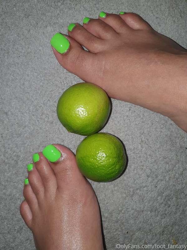 Juicy toes and juicy limes