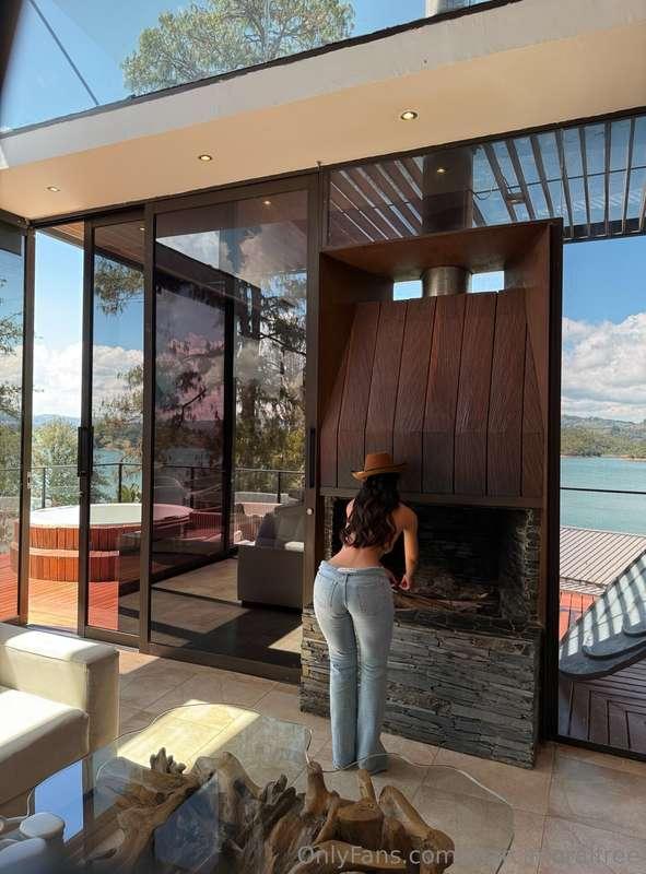 do you feel the room heating up?🔥let me know https://onlyfan..