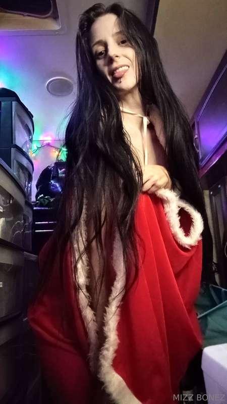 Wanna see underneath? 🎅🏻 Unlock 🔓 this set 🎄it's only $3