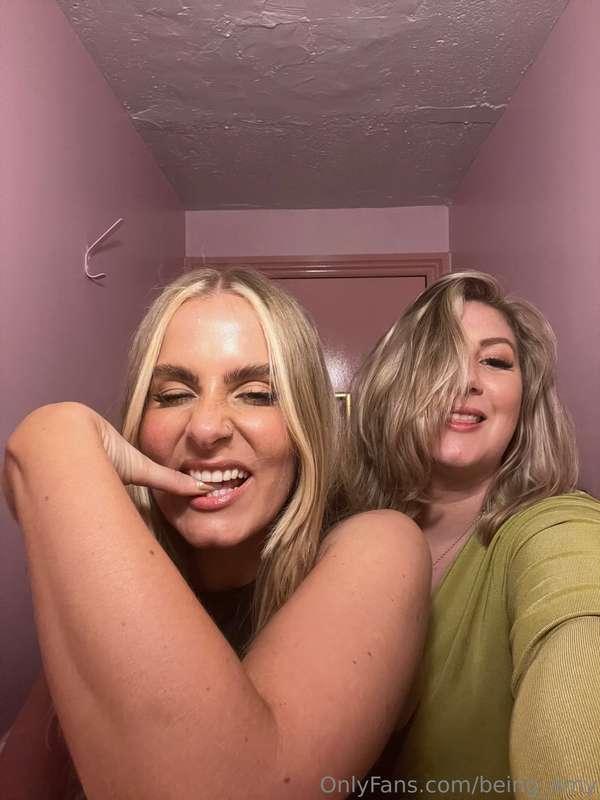 What do girls get up to in the bathroom together?? Part drop..