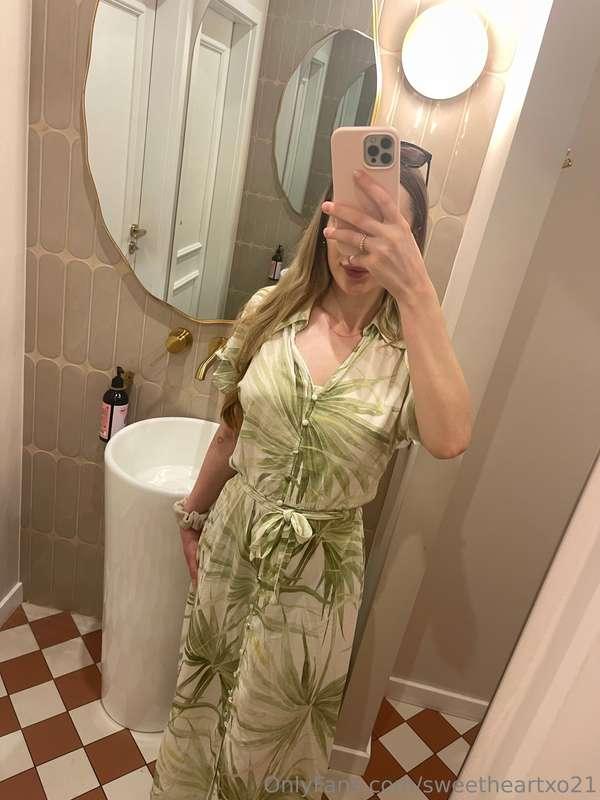 POV: I’m in the bathroom of the restaurant we’re at and send..