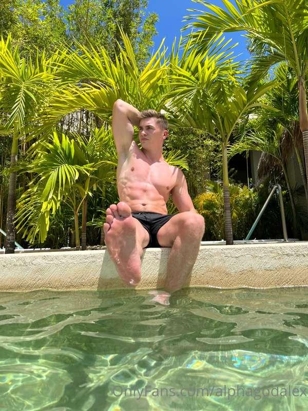 I am in paradise on Earth and it’s all SUB FUNDED. Grovel at..