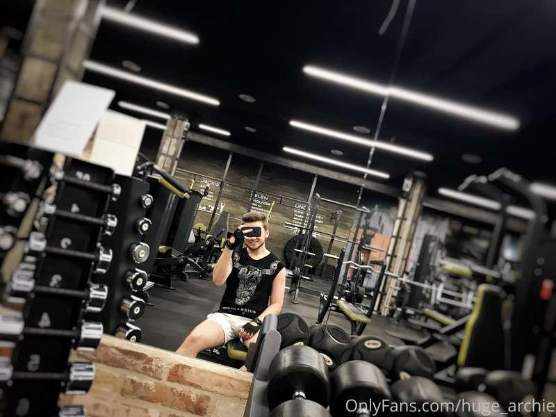 🍆 Bulge at the gym💪🏽