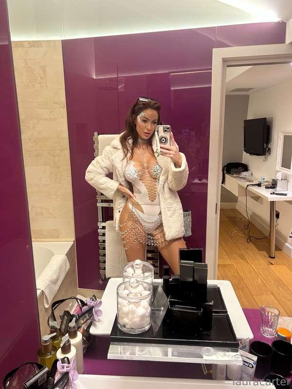 What do you think of my outfit from a few days ago? Does it ..