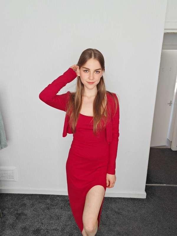 Choosing between two dresses today, each with its own magic...