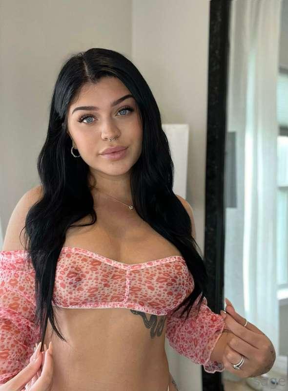 like this if I’m your favorite OF page 😚