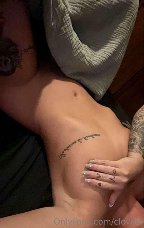 Still in bed… are you horny in the mornings? 🤤