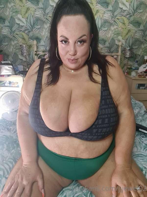 What do you wear to bed?🙊🙈