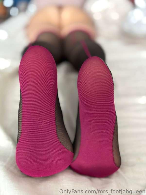 mrs_footjobqueen image #4