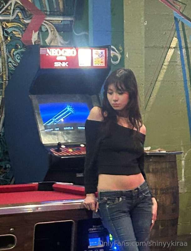 Whose gonna play with me??? 🥺 Its no fun playing alone, and ..