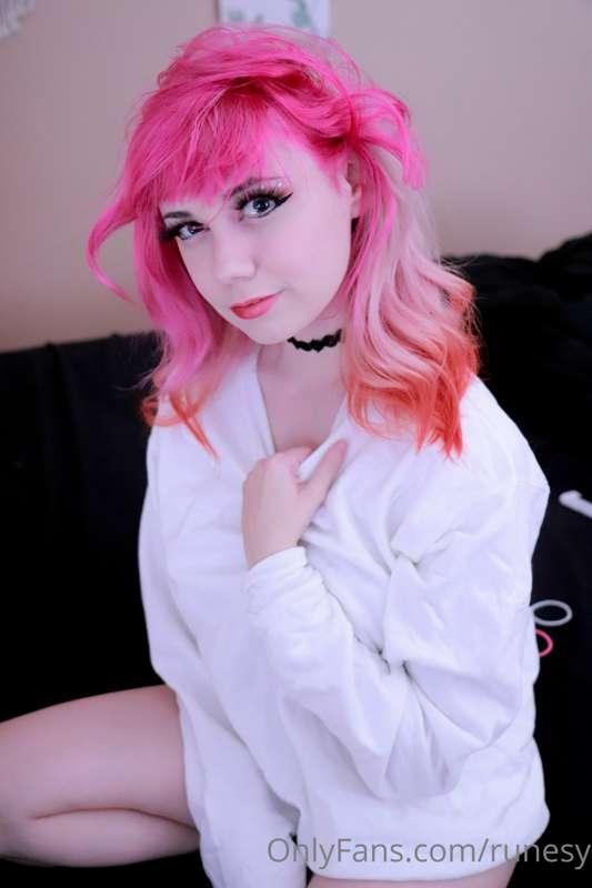 I'll be on twitch.tv/runesyy tonight! Super fun show :) 9pm ..