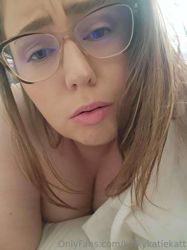 I love playing with my pussy while I read your dirty message..