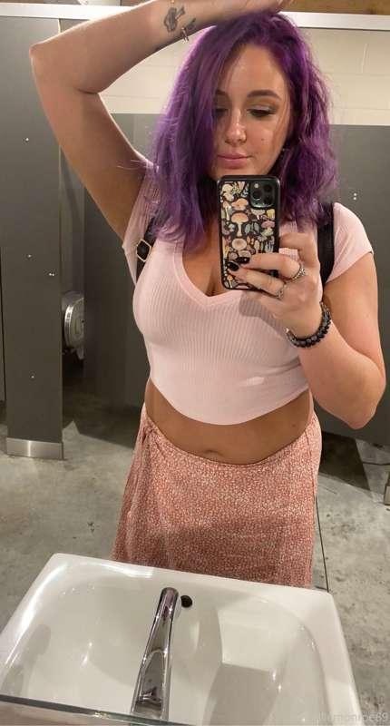 If you’re not on my Snapchat you should be 😊 elliemonroe69