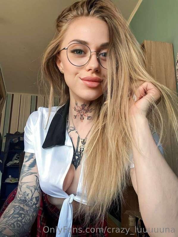 Blondy darling is waiting for your message😇
@evilscarlett
Ar..