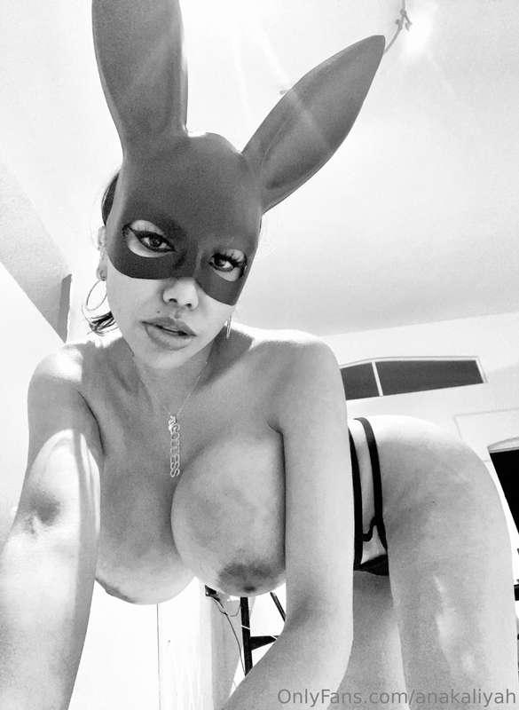 Because it is October, I will be posting a bunch of Hallowee..