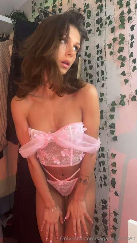 Is this look suitable for me ? 👗 💫