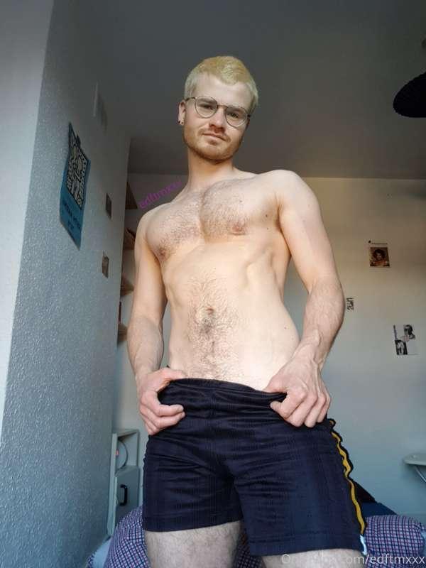 Get on your knees and lick my sweaty body😈😈