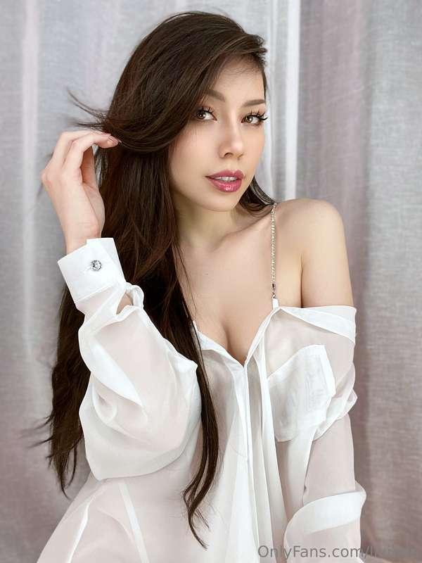 Would you like to stay in bed with me today? 🤍