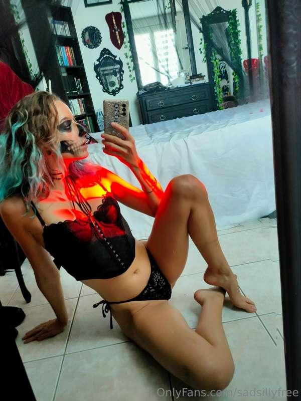 Demain, je vous propose un set photo particulièrement sexy 🎃