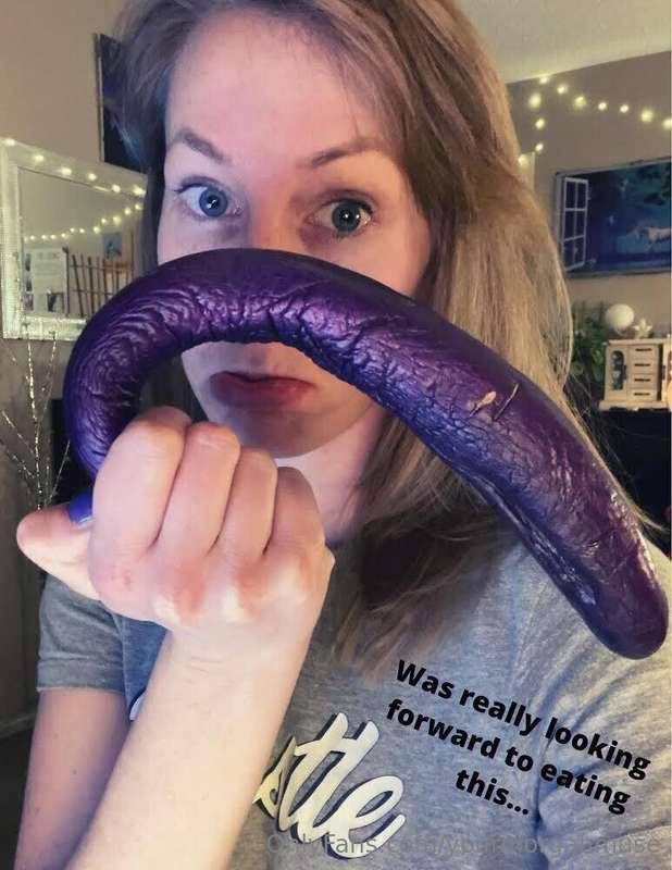 It's CAPTION CONTEST time again! 🤪Be funny, win, and pick a ..