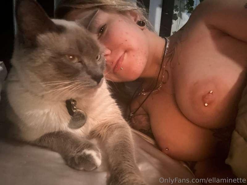 good morning baby💗 just laying in bed w my favorite boy, are..