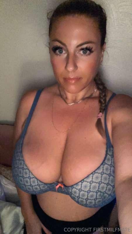G👀d Morning!!
TITTY TUESDAY xoxo💙💙