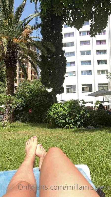 I need a footslave for my day
