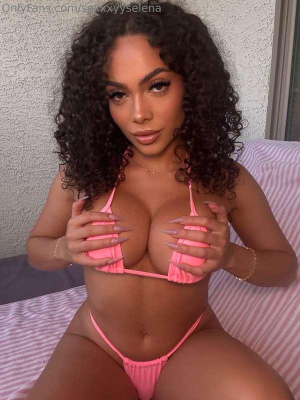 7pm live tonight daddy 😘 get ur tips readyyy🤭💕