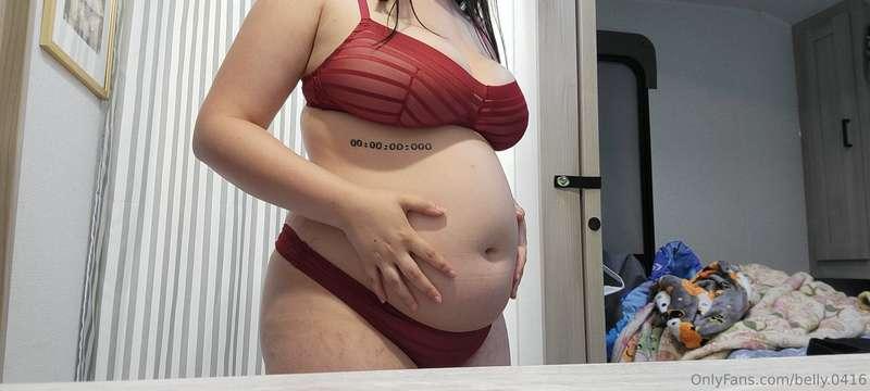 Alright, who let my tummy get this big? I'm so full right no..