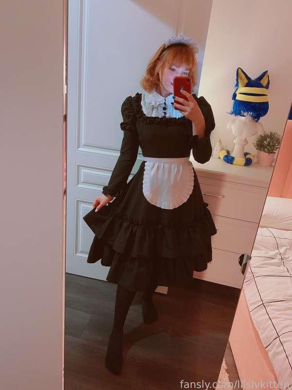 horny maid at your service 😏