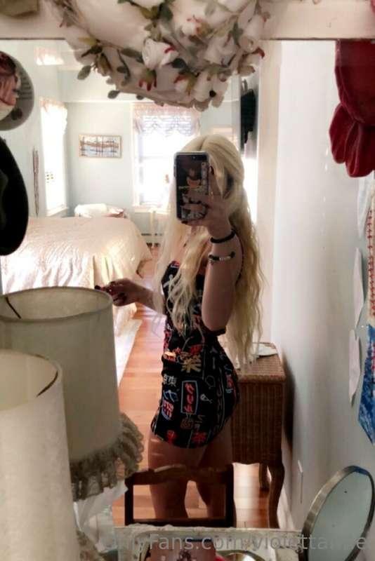 if you want custom pics, vids, etc. message me :) but don't ..