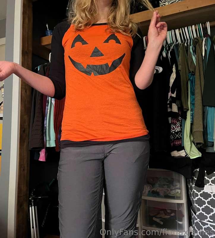 What I wore to class today 🎃