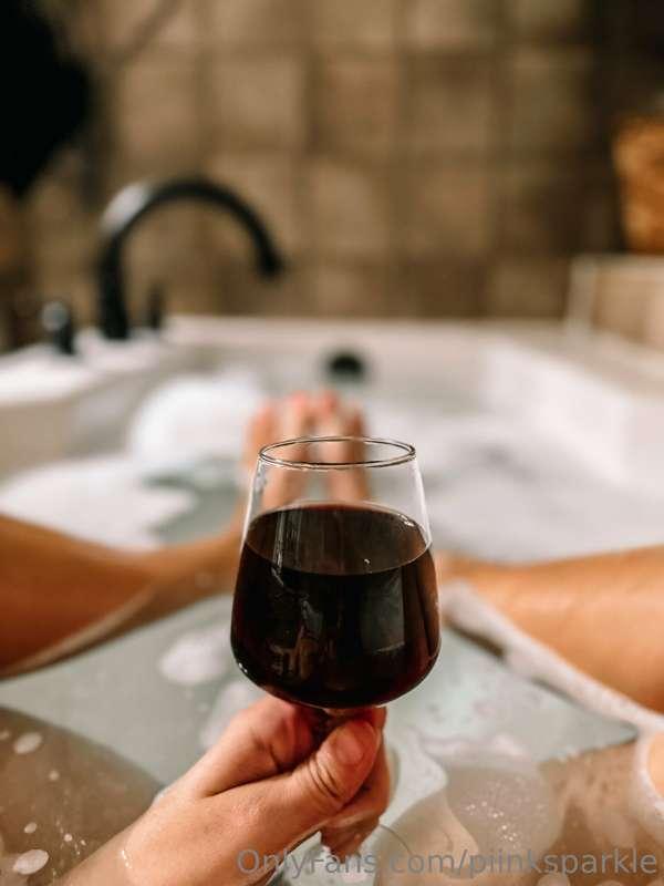 Let’s relax and unwind before the work week ! What are y’all..
