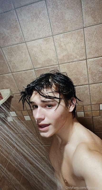 Check your dms if you wanna see how these steamy shower pics..