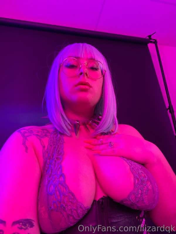 i’d love to get my nails done tomorrow 🥹
send me a tip on ca..