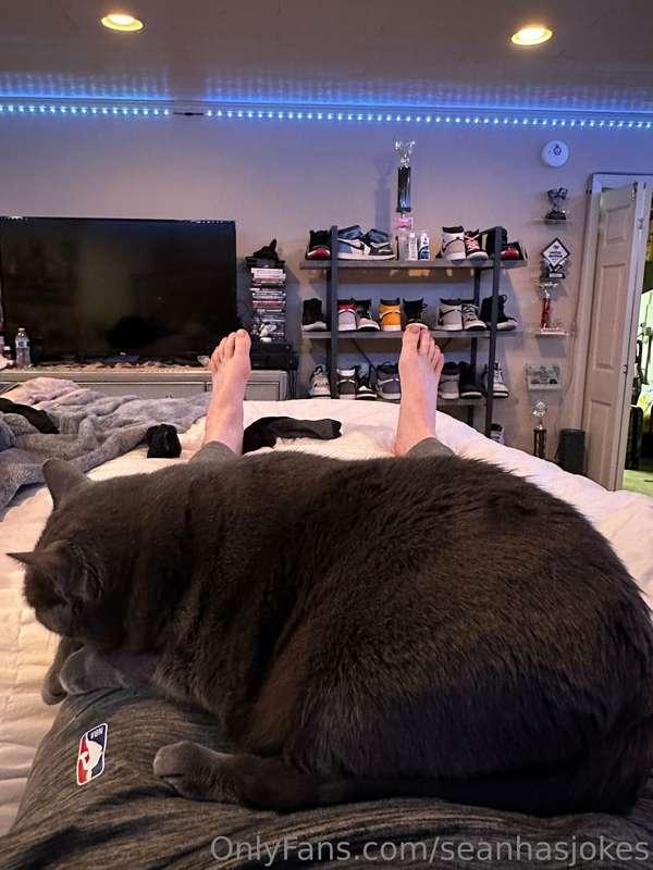 Big albino soft feet🥵