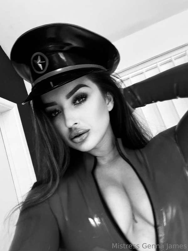 I’ll dress up for you if you’re a good boy 😈