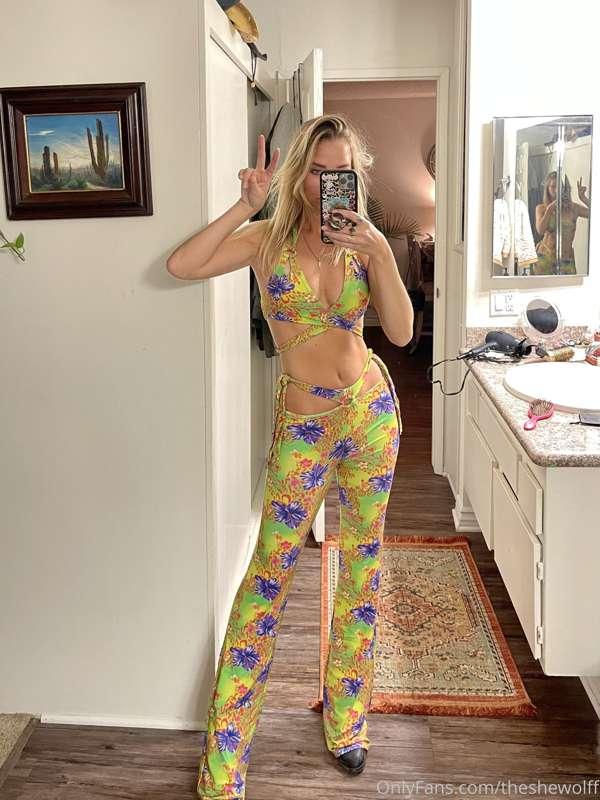 Just got this outfit in the mail that I’m wearing Saturday n..