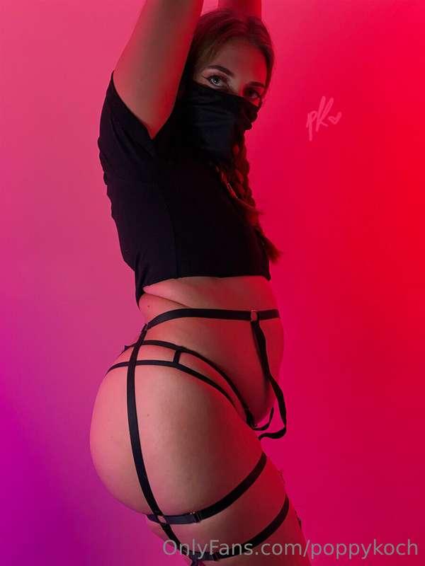 Back on track with a new photoset this week~ Enjoy all of my..