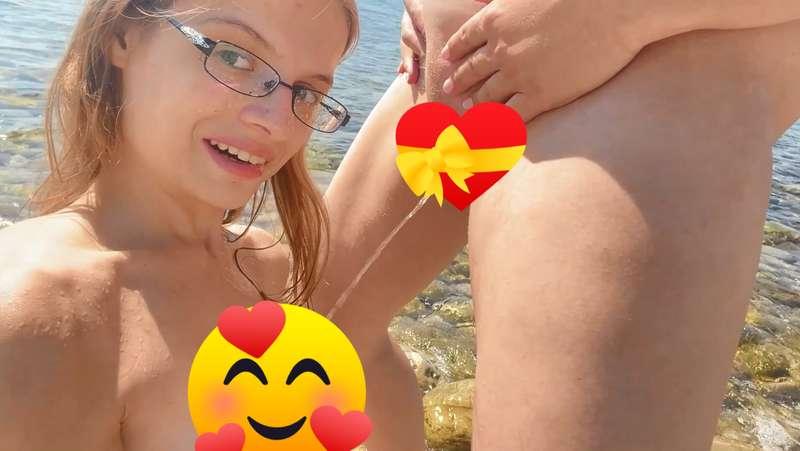 Our meeting with @Lily_Slutty on the beach was hot. We got a lot of pleasure from each other.
Today for you pee video. @Lily_Slutty washes his face with my nectar.